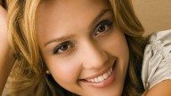 Jessica Alba, in forma dopo il parto grazie alle guaine