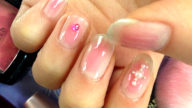 Blushing nails, ecco come farla!