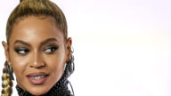 Beyoncé, colla stick per le sopracciglia