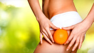 Uno scrub fai da te contro la cellulite