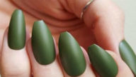 Olive Green Manicure, il trend per la Primavera/Estate2018