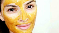 Maschera alla curcuma contro l'acne