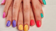 Estate 2019, la manicure è super-colorata!