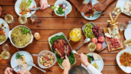 Mangiare a casa in famiglia: i benefici che non immaginavi